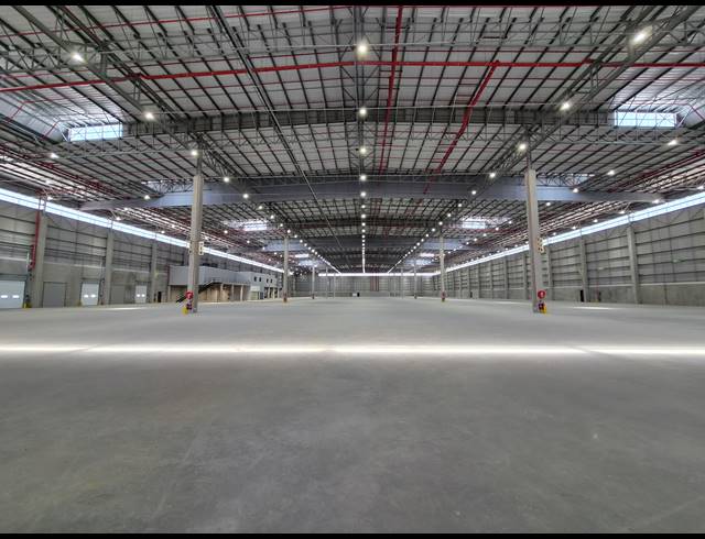 18,756M² WAREHOUSE TO LET IN LONGLAKE